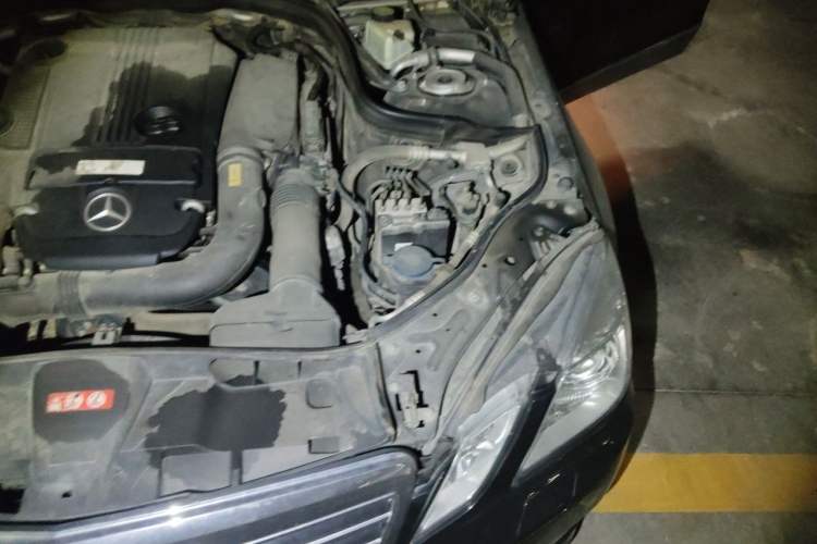 Used Mercedes-Benz E-Class 2011 E 260 L CGI Fashion Model Engine Bay Left