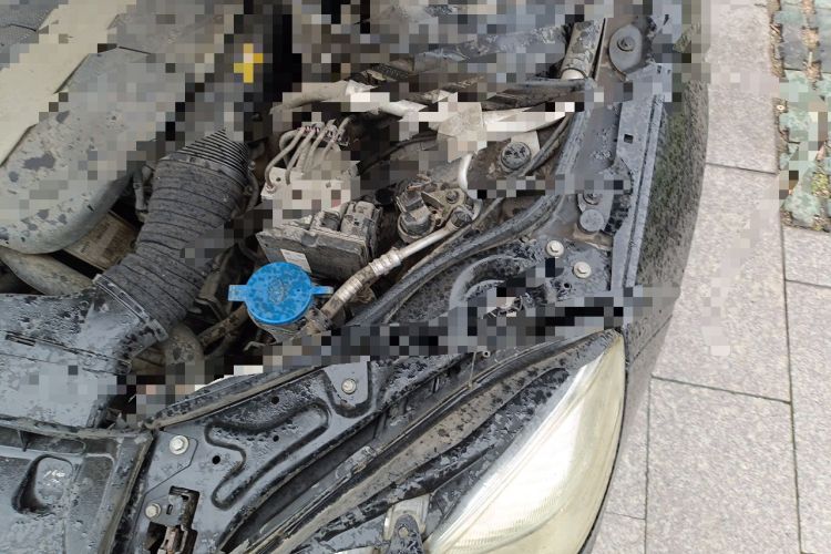 Used Mercedes-Benz E-Class 2011 E 300 L Fashion Prestige Model Engine Bay Left