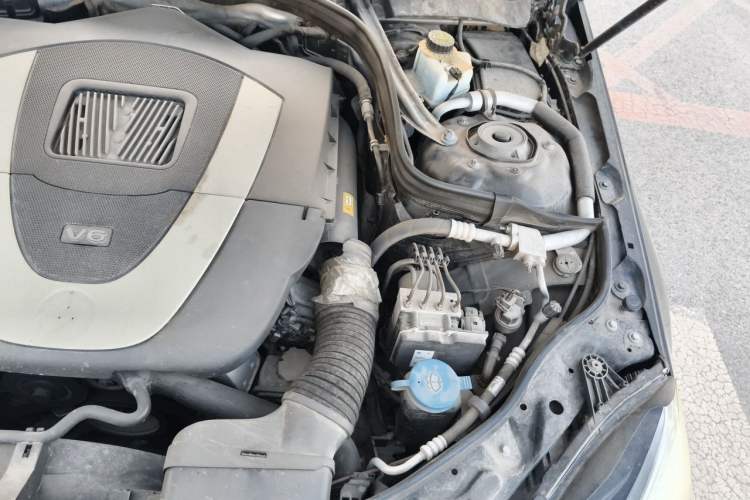 Used Mercedes-Benz E-Class 2011 E 300 L Fashion Prestige Model Engine Bay Left