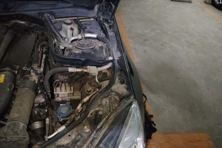 Used Mercedes-Benz E-Class 2011 E 260 L CGI Fashion Model Engine Bay Left