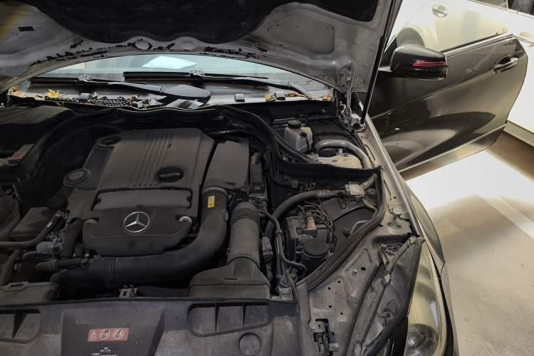 Used Mercedes-Benz E-Class 2011 E 260 CGI Coupe Engine Bay Left