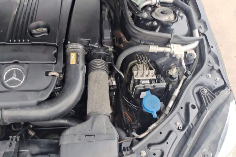 Used Mercedes-Benz E-Class 2011 E 260 L CGI Fashion Model Engine Bay Left