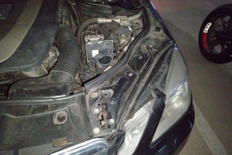 Used Mercedes-Benz E-Class 2011 E 300 L Elegant Model Engine Bay Left