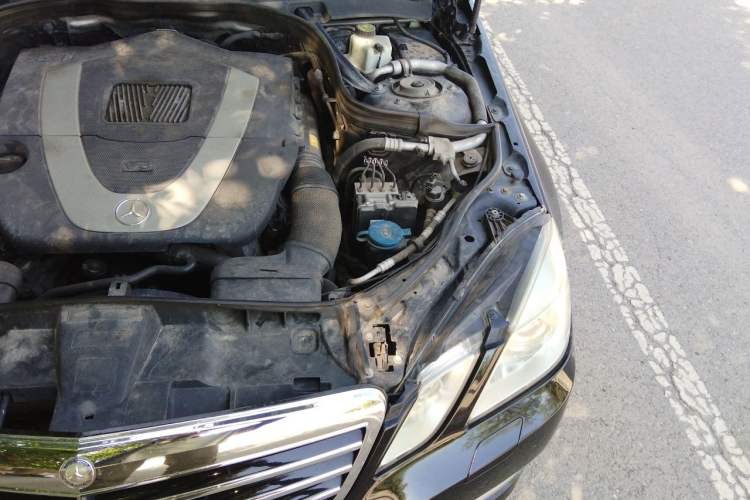 Used Mercedes-Benz E-Class 2011 E 300 L Fashion Prestige Model Engine Bay Left