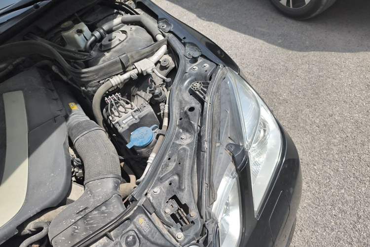 Used Mercedes-Benz E-Class 2011 E 300 L Fashion Prestige Model Engine Bay Left