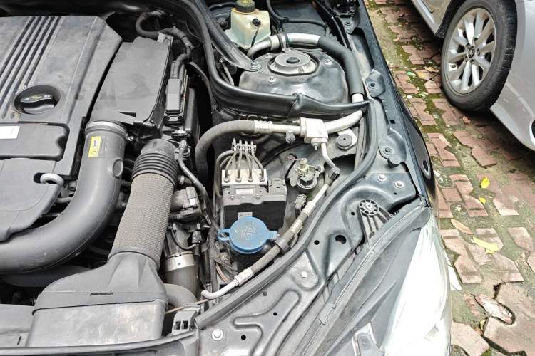 Used Mercedes-Benz E-Class 2011 E 260 L CGI Fashion Model Engine Bay Left