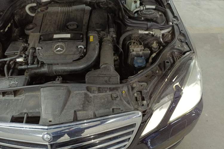 Used Mercedes-Benz E-Class 2011 E 260 L CGI Fashion Model Engine Bay Left