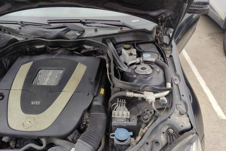 Used Mercedes-Benz E-Class 2011 E 300 L Fashion Prestige Model Engine Bay Left