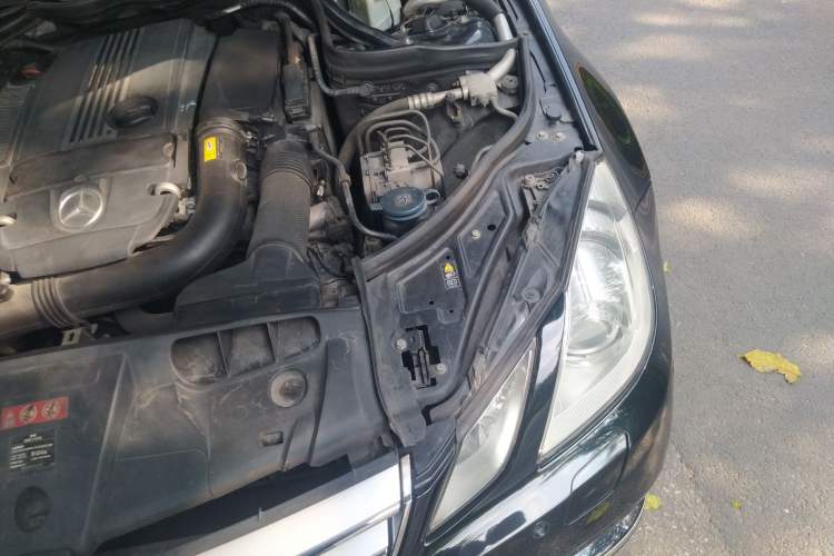 Used Mercedes-Benz E-Class 2011 E 260 CGI Coupe Engine Bay Left