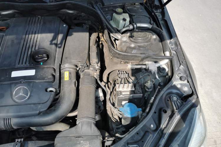 Used Mercedes-Benz E-Class 2011 E 260 L CGI Fashion Model Engine Bay Left