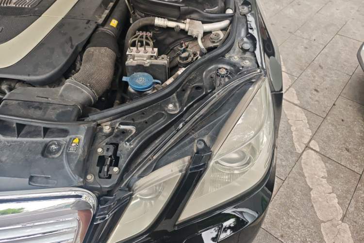 Used Mercedes-Benz E-Class 2011 E 300 L Elegant Model Engine Bay Left