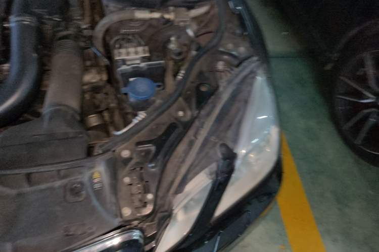 Used Mercedes-Benz E-Class 2011 E 260 L CGI Fashion Model Engine Bay Left