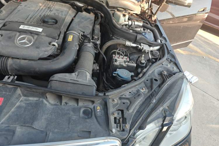 Used Mercedes-Benz E-Class 2011 E 200 L CGI Elegant Model Engine Bay Left