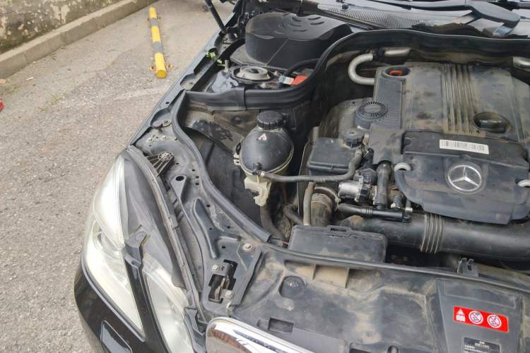 Used Mercedes-Benz E-Class 2011 E 200 L CGI Elegant Model Engine Bay Right