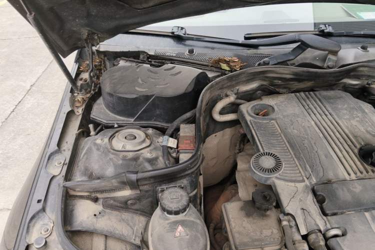 Used Mercedes-Benz E-Class 2011 E 200 L CGI Elegant Model Engine Bay Right