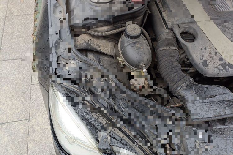 Used Mercedes-Benz E-Class 2011 E 300 L Fashion Prestige Model Engine Bay Right
