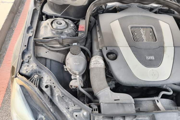 Used Mercedes-Benz E-Class 2011 E 300 L Fashion Prestige Model Engine Bay Right
