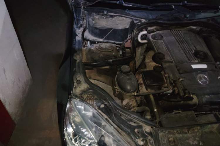 Used Mercedes-Benz E-Class 2011 E 260 L CGI Fashion Model Engine Bay Right