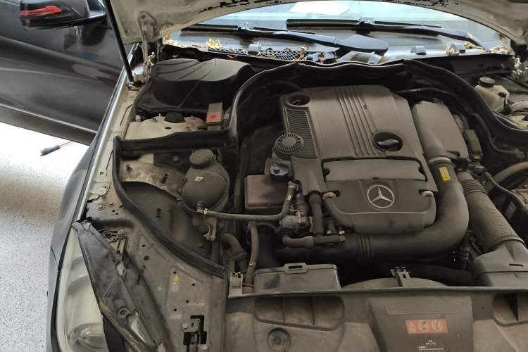 Used Mercedes-Benz E-Class 2011 E 260 CGI Coupe Engine Bay Right