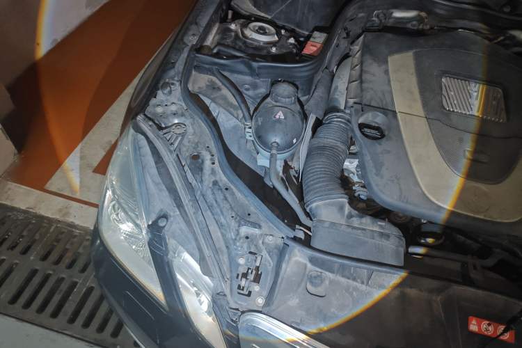 Used Mercedes-Benz E-Class 2011 E 300 L Elegant Model Engine Bay Right