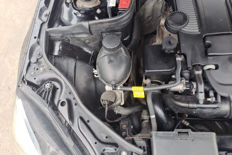 Used Mercedes-Benz E-Class 2011 E 260 L CGI Fashion Model Engine Bay Right