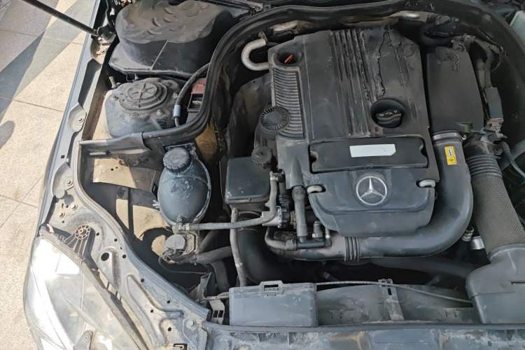 Used Mercedes-Benz E-Class 2011 E 260 L CGI Fashion Model Engine Bay Right
