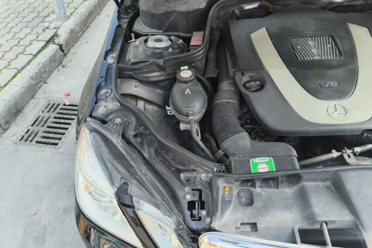 Used Mercedes-Benz E-Class 2011 E 300 L Elegant Model Engine Bay Right
