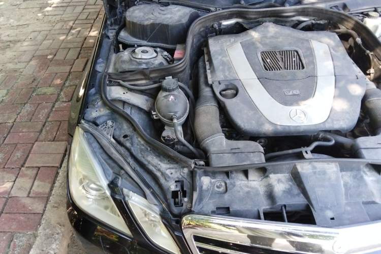 Used Mercedes-Benz E-Class 2011 E 300 L Fashion Prestige Model Engine Bay Right
