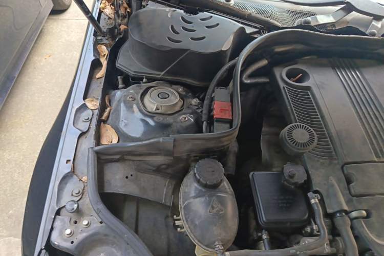 Used Mercedes-Benz E-Class 2011 E 200 L CGI Elegant Model Engine Bay Right