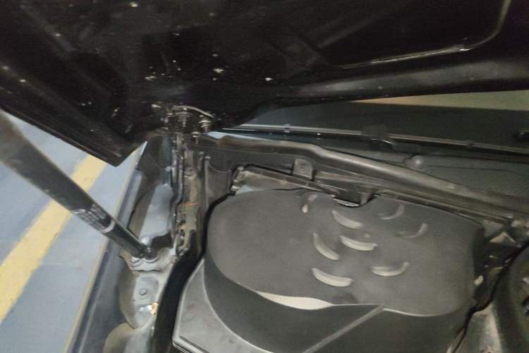 Used Mercedes-Benz E-Class 2011 E 300 L Elegant Model Engine Bay Right