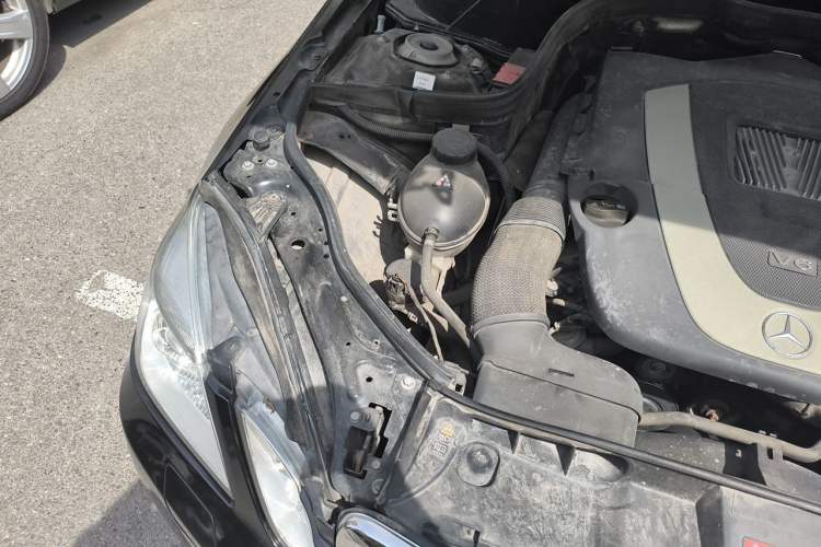 Used Mercedes-Benz E-Class 2011 E 300 L Fashion Prestige Model Engine Bay Right