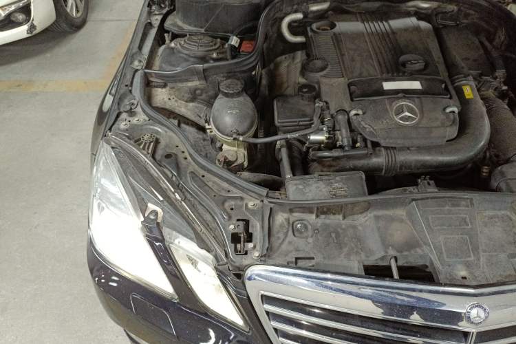 Used Mercedes-Benz E-Class 2011 E 260 L CGI Fashion Model Engine Bay Right
