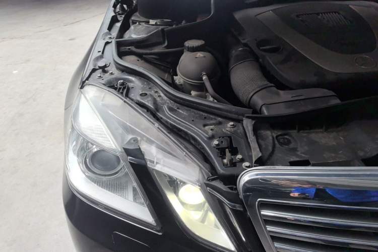 Used Mercedes-Benz E-Class 2011 E 300 L Elegant Model Engine Bay Right