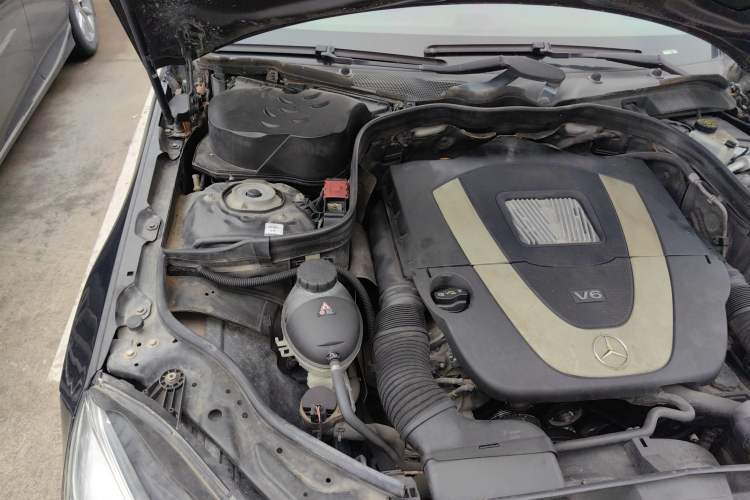 Used Mercedes-Benz E-Class 2011 E 300 L Fashion Prestige Model Engine Bay Right