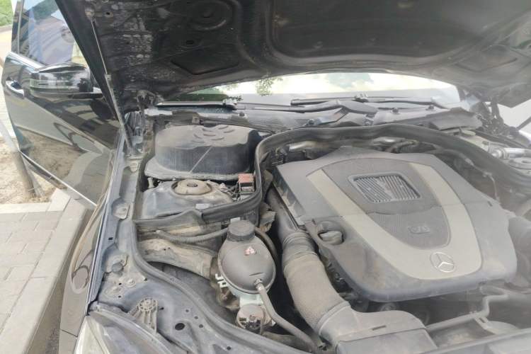 Used Mercedes-Benz E-Class 2011 E 300 L Fashion Prestige Model Engine Bay Right