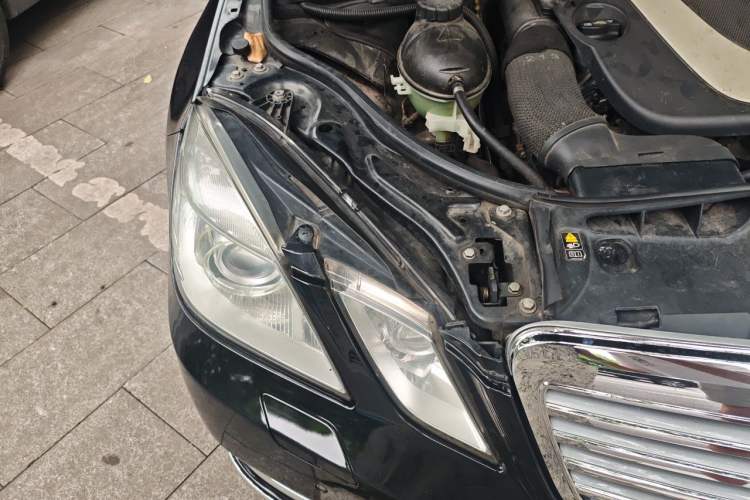 Used Mercedes-Benz E-Class 2011 E 300 L Elegant Model Engine Bay Right