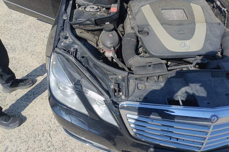 Used Mercedes-Benz E-Class 2011 E 300 L Elegant Model Engine Bay Right