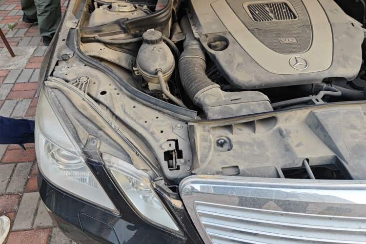 Used Mercedes-Benz E-Class 2011 E 300 L Elegant Model Engine Bay Right