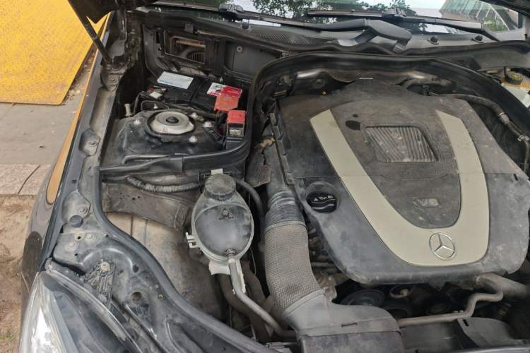 Used Mercedes-Benz E-Class 2011 E 300 L Elegant Model Engine Bay Right