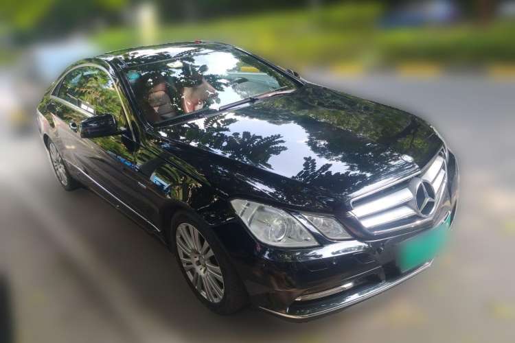 Used Mercedes-Benz E-Class 2011 E 260 CGI Coupe Front Right 45 Deg