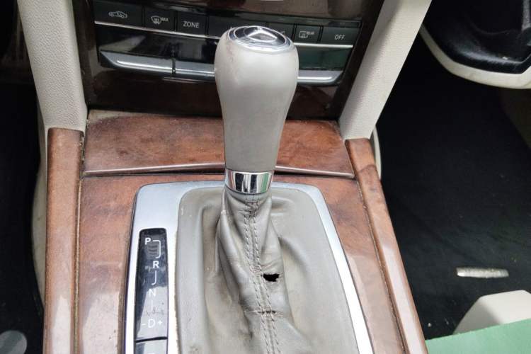 Used Mercedes-Benz E-Class 2011 E 200 L CGI Elegant Model Gear Lever