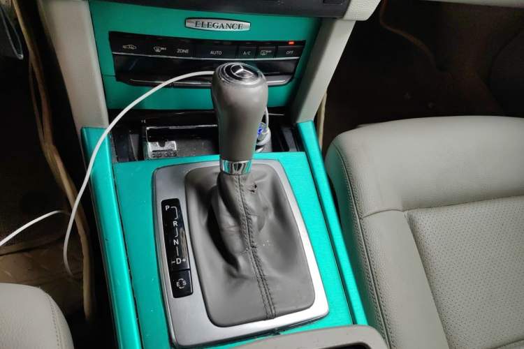 Used Mercedes-Benz E-Class 2011 E 200 L CGI Elegant Model Gear Lever