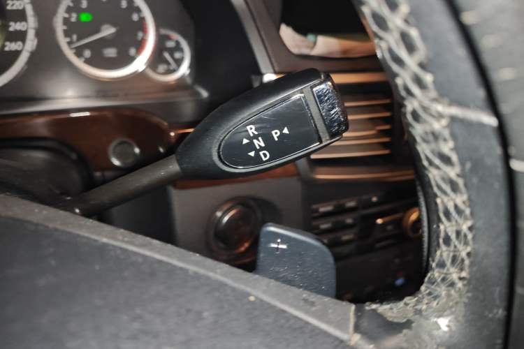 Used Mercedes-Benz E-Class 2011 E 300 L Elegant Model Gear Lever