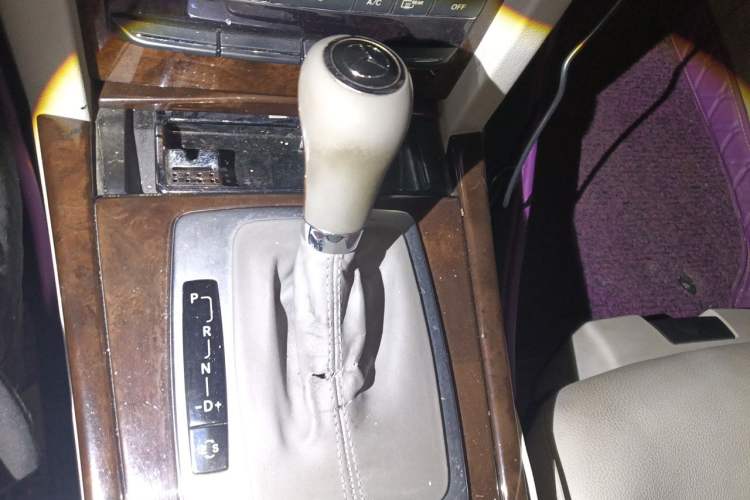 Used Mercedes-Benz E-Class 2011 E 200 L CGI Elegant Model Gear Lever