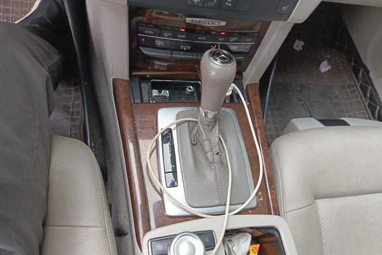 Used Mercedes-Benz E-Class 2011 E 200 L CGI Elegant Model Gear Lever