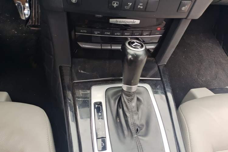 Used Mercedes-Benz E-Class 2011 E 260 L CGI Fashion Model Gear Lever