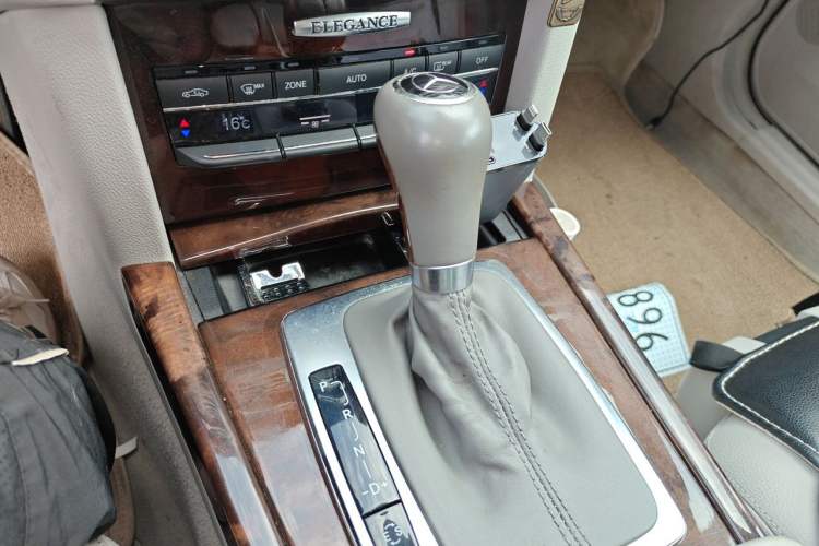 Used Mercedes-Benz E-Class 2011 E 200 L CGI Elegant Model Gear Lever