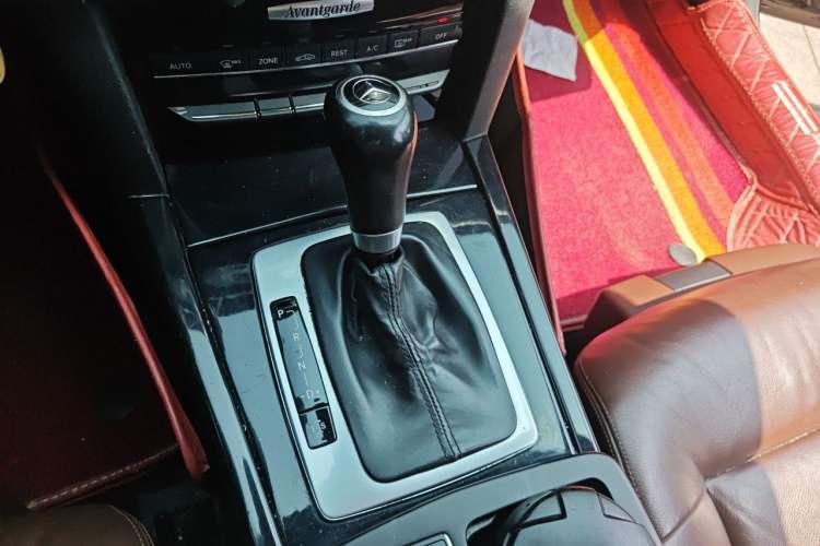 Used Mercedes-Benz E-Class 2011 E 260 L CGI Fashion Model Gear Lever