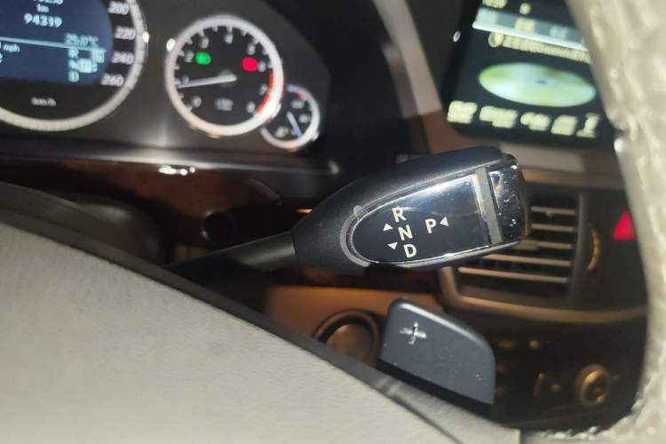 Used Mercedes-Benz E-Class 2011 E 300 L Elegant Model Gear Lever