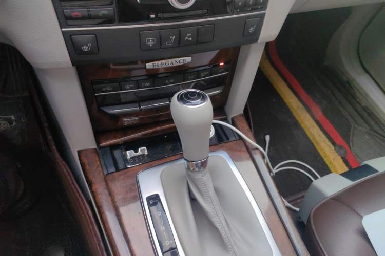 Used Mercedes-Benz E-Class 2011 E 200 L CGI Elegant Model Gear Lever